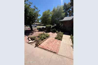 8218 E Edgemont Avenue, Scottsdale, AZ 85257 - Photo 2