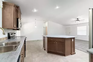 8601 N 71st Ave, Glendale, AZ 85301 - Photo 4