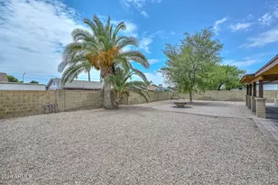 3957 W Desert Hills Dr, Phoenix, AZ 85029 - Photo 32