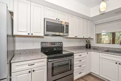 3957 W Desert Hills Drive, Phoenix, AZ 85029 - Photo 2
