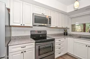 3957 W Desert Hills Dr, Phoenix, AZ 85029 - Photo 2
