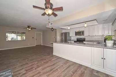 3957 W Desert Hills Drive, Phoenix, AZ 85029 - Photo 12