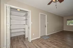 3957 W Desert Hills Dr, Phoenix, AZ 85029 - Photo 8