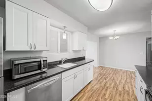10020 W Cumberland Dr, Sun City, AZ 85351 - Photo 2