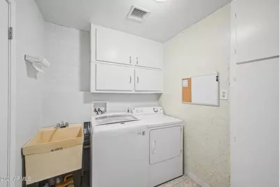 10020 W Cumberland Drive, Sun City, AZ 85351 - Photo 18