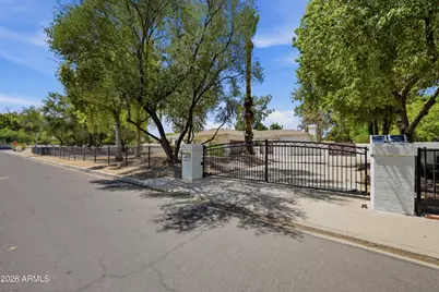 7214 E Royal Palm Road, Scottsdale, AZ 85258 - Photo 2