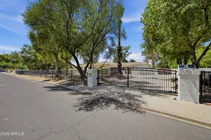 7214 E Royal Palm Rd, Scottsdale, AZ 85258 - Photo 2