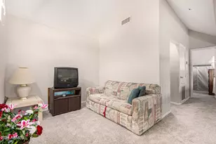 1633 E Lakeside Dr, Gilbert, AZ 85234 - Photo 20