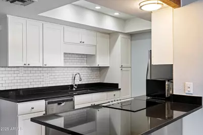 7557 N Dreamy Draw Drive #Unit 226, Phoenix, AZ 85020 - Photo 10