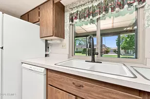9705 W Sandstone Dr, Sun City, AZ 85351 - Photo 18