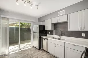 1118 S McClintock Dr, Tempe, AZ 85281 - Photo 10