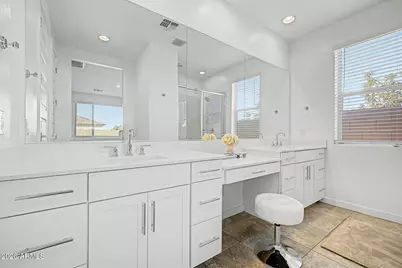 5913 S 25th Lane, Phoenix, AZ 85041 - Photo 32