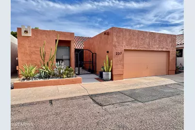 237 W Denton Lane, Phoenix, AZ 85013 - Photo 2