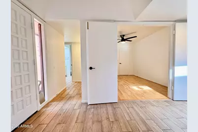 237 W Denton Lane, Phoenix, AZ 85013 - Photo 6