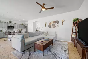 13355 W Mauna Loa Ln, Surprise, AZ 85379 - Photo 10