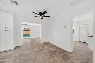 2240 W Paradise Dr, Phoenix, AZ 85029 - Photo 16