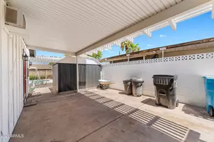 2240 W Paradise Dr, Phoenix, AZ 85029 - Photo 36