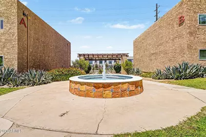 5525 E Thomas Road #R13, Phoenix, AZ 85018 - Photo 12