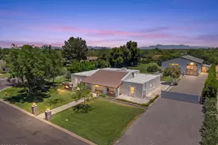 541 N 159th Pl, Gilbert, AZ 85234 - Photo 2