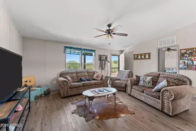 27565 S Clydesdale Avenue, Congress, AZ 85332 - Photo 14