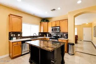 7306 N 88th Ln, Glendale, AZ 85305 - Photo 8
