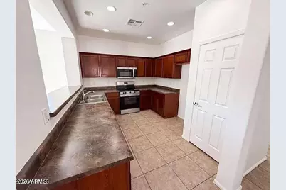 934 E Overlin Lane Drive, Avondale, AZ 85323 - Photo 2