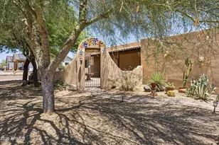 39507 N 10th St, Phoenix, AZ 85086 - Photo 1