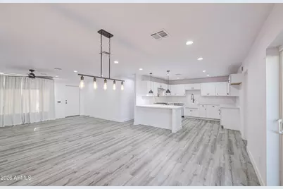 6239 N 31st Drive, Phoenix, AZ 85017 - Photo 12