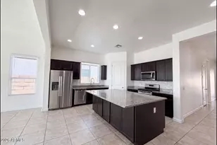 2528 Comiskey Dr Neck, Florence, AZ 85132 - Photo 2