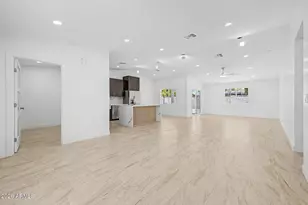 3010 W Country Gables Dr, Phoenix, AZ 85053 - Photo 4