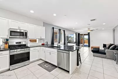 2208 W Dunbar Drive, Phoenix, AZ 85041 - Photo 4