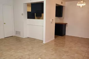 4266 N 68th Dr, Phoenix, AZ 85033 - Photo 4