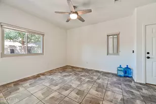 21838 N 41st St, Phoenix, AZ 85050 - Photo 4