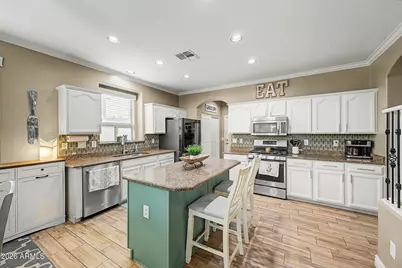 879 W Holstein Trail, San Tan Valley, AZ 85143 - Photo 10