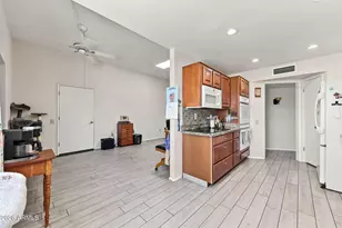 11137 W Palmeras Dr, Sun City, AZ 85373 - Photo 8