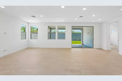 7951 W Loma Lane, Peoria, AZ 85345 - Photo 10