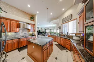 925 E Valencia Dr, Phoenix, AZ 85042 - Photo 10