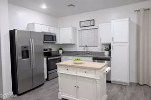 8192 N 22nd Dr, Phoenix, AZ 85021 - Photo 2