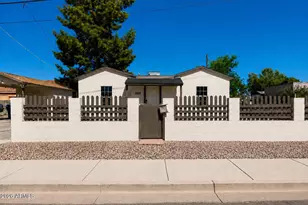 1010 E Chipman Rd, Phoenix, AZ 85040 - Photo 1