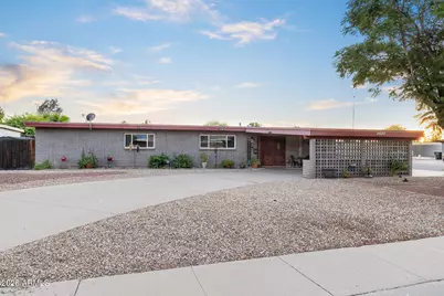 11030 N 33rd Place, Phoenix, AZ 85028 - Photo 2