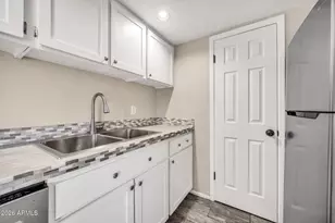 8121 N 32nd Dr, Phoenix, AZ 85051 - Photo 14