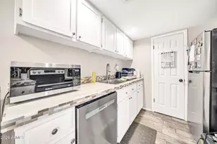 8121 N 32nd Dr, Phoenix, AZ 85051 - Photo 10