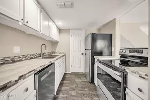 8121 N 32nd Dr, Phoenix, AZ 85051 - Photo 16