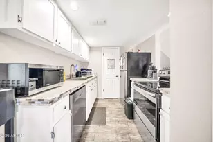 8121 N 32nd Dr, Phoenix, AZ 85051 - Photo 12