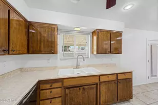 4119 W Golden Ln, Phoenix, AZ 85051 - Photo 16