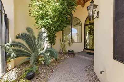 2012 E Northview Avenue, Phoenix, AZ 85020 - Photo 2