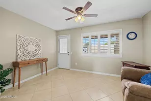 10042 W Hawthorn Dr, Sun City, AZ 85351 - Photo 12