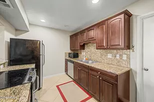 10042 W Hawthorn Dr, Sun City, AZ 85351 - Photo 8
