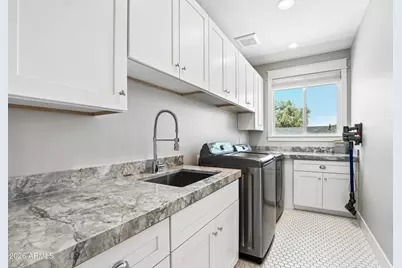 3913 E Devonshire Avenue, Phoenix, AZ 85018 - Photo 30