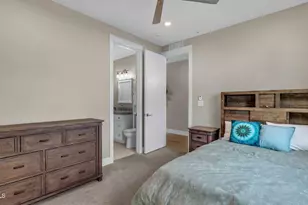 3913 E Devonshire Ave, Phoenix, AZ 85018 - Photo 24